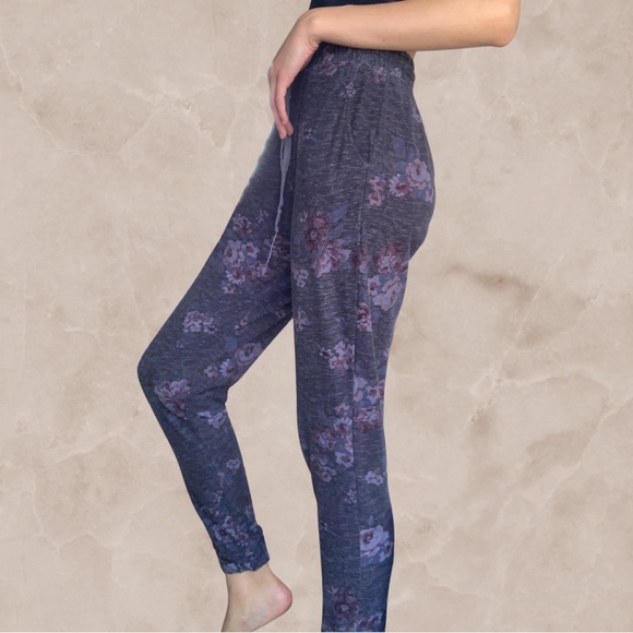 Ardene Floral Joggers - Picture 1 of 2